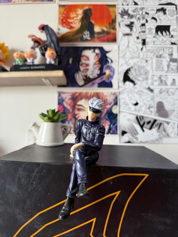Gojo Sit On edge Action Figure (15cm)