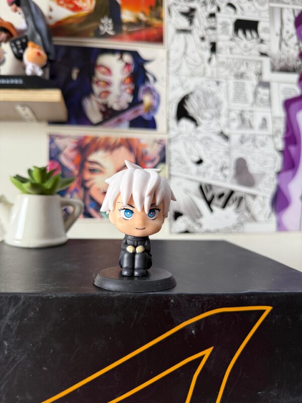 Gojo 6 Eye Sitting Chibi Figure(7cm)